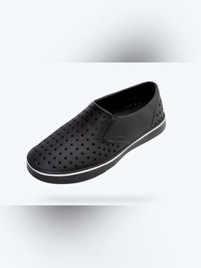 NWT Native Miles Slip On | Jiffy Black | Size: Men’s 7 / Women’s 9